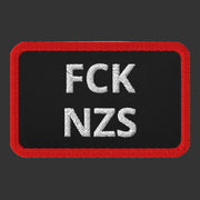 161.SHARP FCK NZS Klett-Patch — Bestickter Tactical-Patch, schwarz mit rotem Rand, Vorderseite